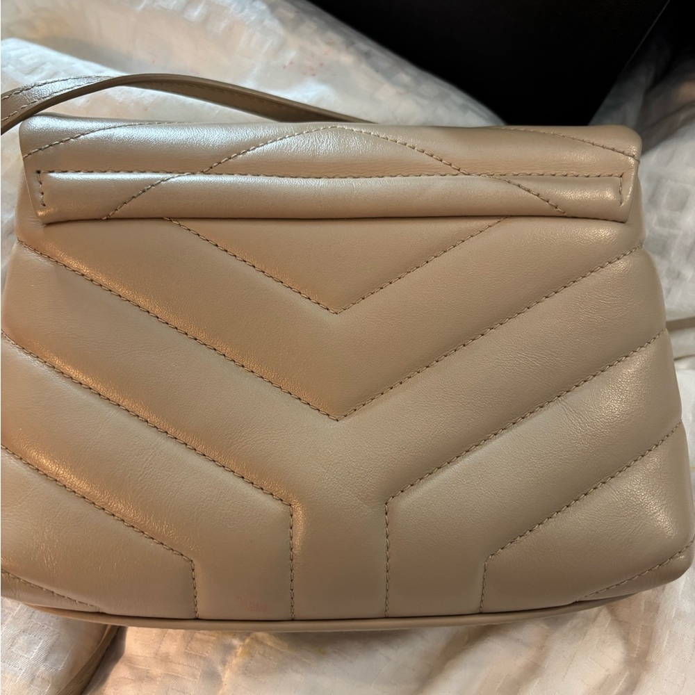 SAINT LAURENT

Calfskin Y Quilted Monogram Toy Loulou Crossbody Bag Dark Beige - Picture 8 of 11